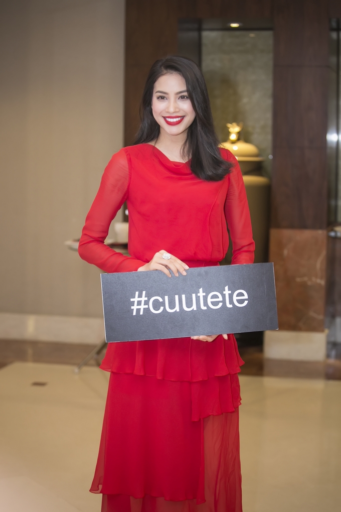 Phạm Hương diện đầm đỏ cuốn h&uacute;t l&agrave;m đại sứ thiện ch&iacute; bảo vệ động vật hoang d&atilde;