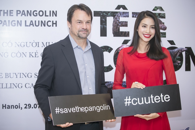 Phạm Hương diện đầm đỏ cuốn h&uacute;t l&agrave;m đại sứ thiện ch&iacute; bảo vệ động vật hoang d&atilde;