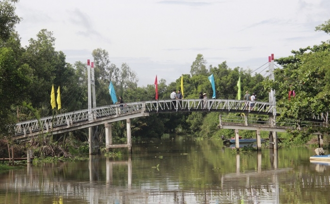 Tr&agrave; thảo mộc Dr Thanh kh&aacute;nh th&agrave;nh cầu d&acirc;y văng tại Ki&ecirc;n Giang