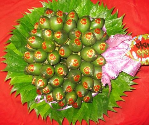 Trầu cau l&agrave; vật phẩm kh&ocirc;ng thể thiếu trong c&aacute;c lễ lớn nhỏ của gia đ&igrave;nh người Việt, đặc biệt l&agrave; lễ cưới hỏi.
