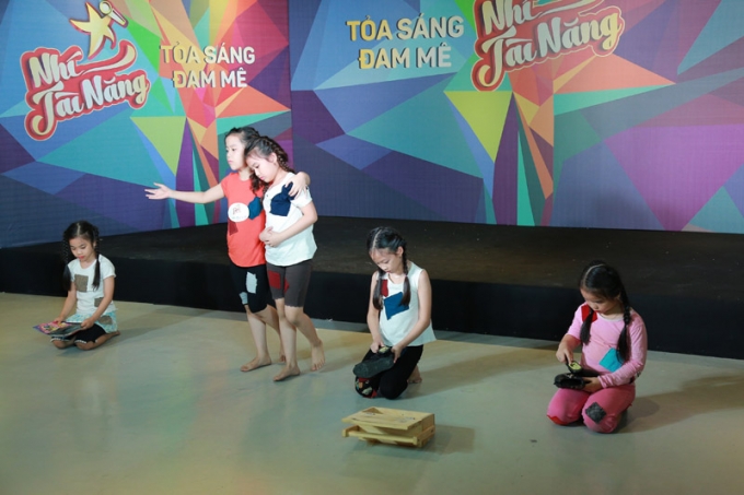 NSƯT Đứng H&ugrave;ng &ldquo;nổi da g&agrave;&rdquo;, Ngọc Khu&ecirc; &ldquo;kh&oacute;c như mưa&rdquo; trước t&agrave;i năng nh&iacute;