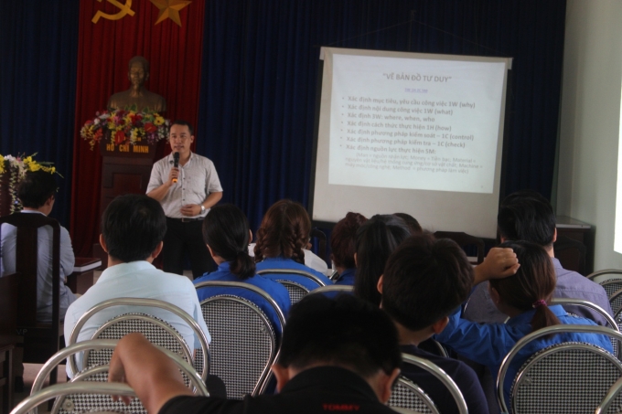 ThS. Nguyễn Mạnh Cường tập huấn nghiệp vụ c&ocirc;ng t&aacute;c văn thư, quản trị.Ảnh Xị Nguyễn