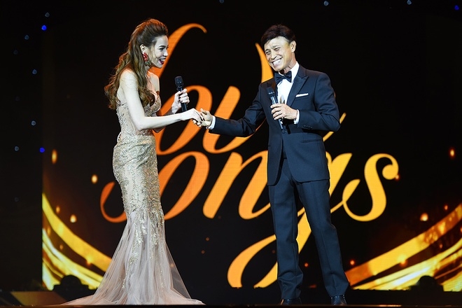 Tuấn Ngọc l&agrave; một trong hai kh&aacute;ch mời đặc biệt tr&ecirc;n s&acirc;n khấu. Anh c&ugrave;ng Hồ Ngọc H&agrave; thể hiện&nbsp;Để nhớ một thời ta đ&atilde; y&ecirc;u. Danh ca cho biết đ&acirc;y l&agrave; lần đầu ti&ecirc;n anh h&aacute;t ca kh&uacute;c n&agrave;y n&ecirc;n rất run. Họ c&ograve;n gửi tới kh&aacute;n giả ca kh&uacute;c