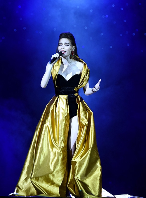 Hồ Ngọc H&agrave; kể 10 năm trước, c&ocirc; rời H&agrave; Nội v&agrave;o TP HCM với l&yacute; do lập nghiệp nhưng đ&oacute; chỉ l&agrave; c&aacute;i cớ để trốn chạy nỗi đau t&igrave;nh y&ecirc;u. Nhưng nếu được chọn lựa lại, c&ocirc; vẫn muốn trải qua những cung bậc cảm x&uacute;c ấy, kh&ocirc;ng hề hối hận. &nbsp;Ảnh Giang Huy