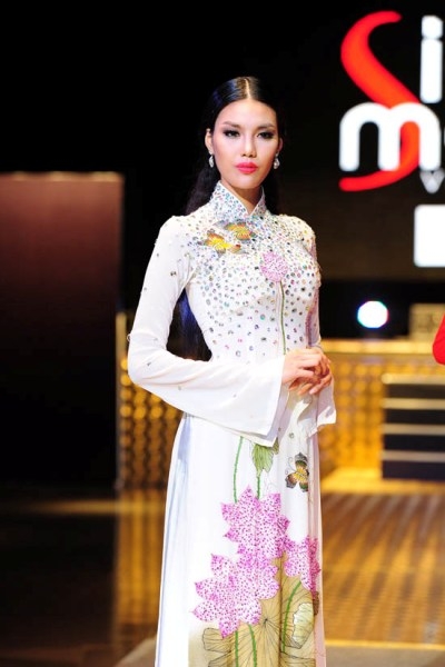 Cũng như H&agrave; Anh, Lan Khu&ecirc; xuất th&acirc;n trong gia đ&igrave;nh c&oacute; truyền thống hiếu học.