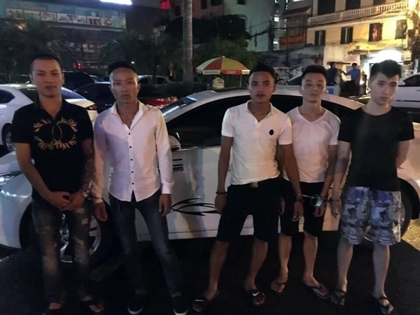 5 đối tượng bị lực lượng 141 kiểm tra, ph&aacute;t hiện ma t&uacute;y v&agrave; bị bắt giữ.