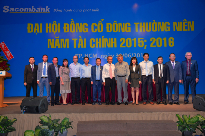 L&atilde;nh đạo Ng&acirc;n h&agrave;ng Nh&agrave; nước ch&uacute;c mừng HĐQT v&agrave; BKS nhiệm kỳ 2017- 2021 của Sacombank