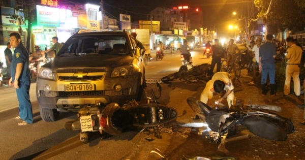 Nam tài xế mặc sắc phục công an lái ô tô tông hàng loạt xe máy