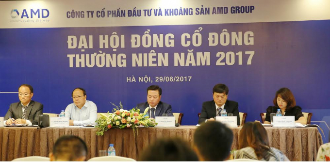 Đo&agrave;n chủ tịch C&ocirc;ng ty Cổ phần Đầu tư v&agrave; Kho&aacute;ng sản AMD Group điều h&agrave;nh đại hội đồng cổ đ&ocirc;ng thường ni&ecirc;n năm 2017