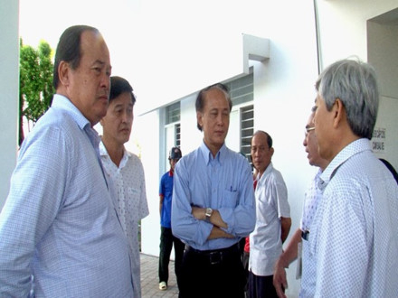 Ngay sau khi xảy ra sự cố, l&atilde;nh đạo huyện Ch&acirc;u Th&agrave;nh, tỉnh An Giang c&oacute; mặt kịp thời chỉ đạo c&aacute;c đơn vị nghiệp vụ cấp cứu, điều tra nguy&ecirc;n nh&acirc;n.