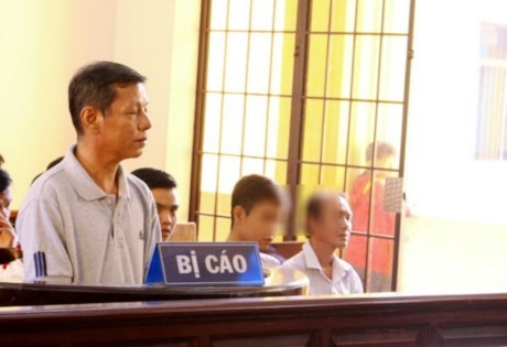 Chồng nhét giẻ vào miệng, chém vợ 7 nhát