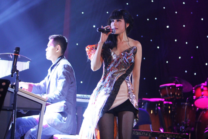 Nhật Hạ h&uacute;t hồn kh&aacute;n giả của