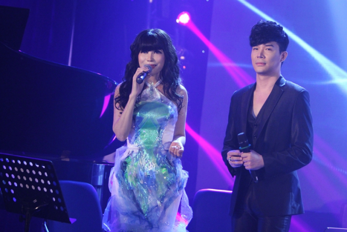 Nhật Hạ h&uacute;t hồn kh&aacute;n giả của