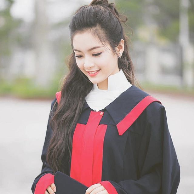 Tố Anh c&oacute; gương mặt đẹp sắc sảo, c&aacute;c đường n&eacute;t r&otilde; r&agrave;ng.