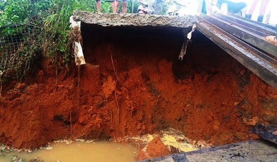 Lâm Đồng: Mưa lớn, một cây cầu sập trong đêm