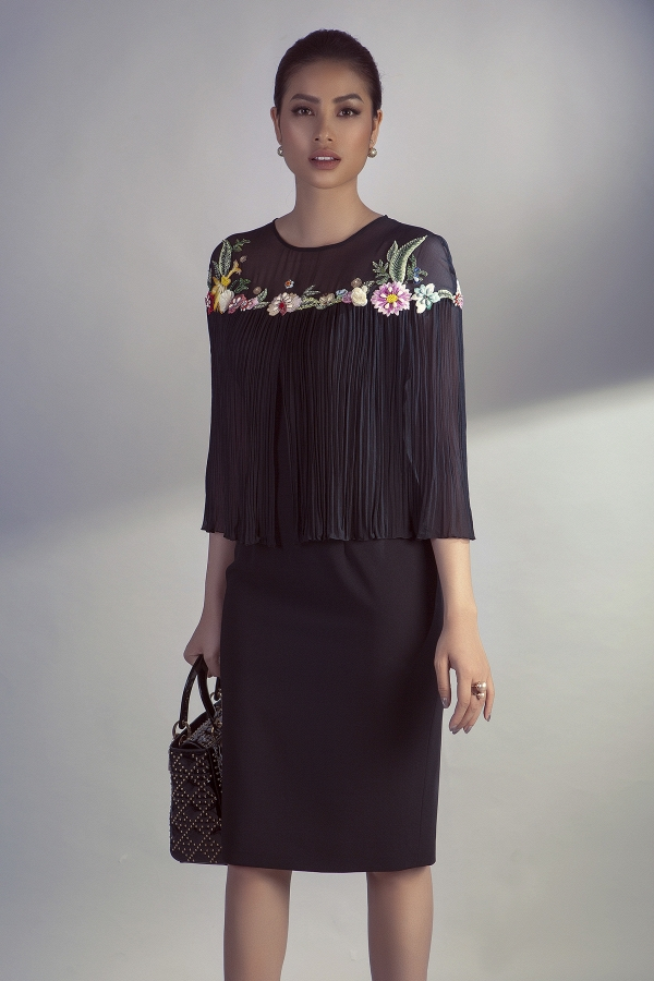 Phạm Hương h&oacute;a qu&yacute; c&ocirc; hiện đại với ''Em hoa''