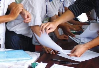 Lình xình từ khâu bán hồ sơ mời thầu