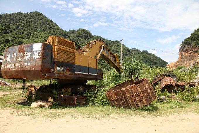Đ&atilde; kh&ocirc;ng &iacute;t mỏ đ&aacute; phải ngừng hoạt động, m&aacute;y m&oacute;c để phơi mưa, nắng hư hỏng.