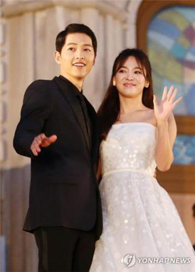 Cuối c&ugrave;ng Song Joong Ki &amp;amp;amp; Song Hye Kyo đ&atilde; trở th&agrave;nh một cặp thật ngo&agrave;i đời.