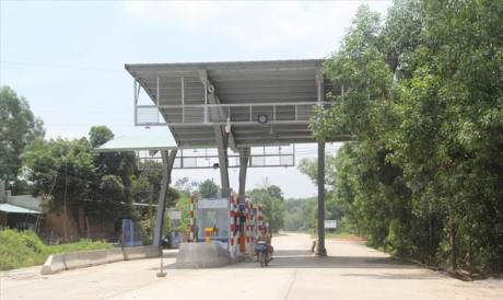 Trạm thu ph&iacute; của dự &aacute;n BOT đường chuy&ecirc;n dụng vật liệu x&acirc;y dựng d&agrave;i 7km do HTX An Ph&aacute;t l&agrave;m chủ đầu tư.