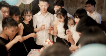 Quảng Ngãi: Học sinh bức xúc với bộ ảnh kỉ yếu xấu hơn chụp bằng điện thoại