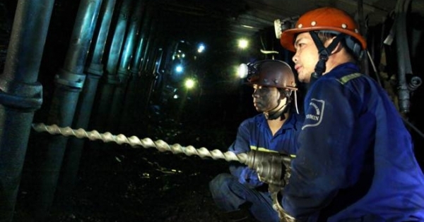 Quảng Ninh: Bục nước hầm lò, công nhân đang mắc kẹt ở độ sâu -100m