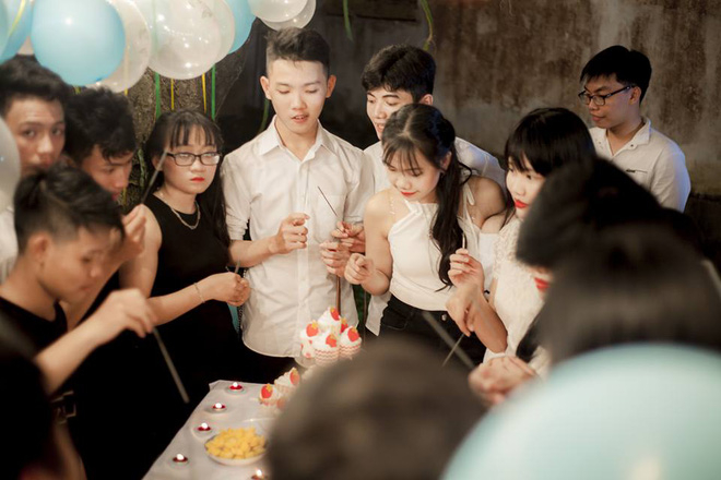 Quảng Ng&atilde;i: Học sinh bức x&uacute;c với bộ ảnh kỉ yếu xấu hơn chụp bằng điện thoại