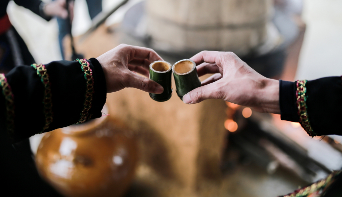 Tiếp nối th&agrave;nh c&ocirc;ng của chuỗi sự kiện văn h&oacute;a đặc sắc diễn ra li&ecirc;n tục từ đầu năm tới nay tại Khu du lịch Sun World Fansipan Legend như L&ecirc;̃ h&ocirc;̣i khèn, hoa; Lễ hội hoa đỗ quy&ecirc;n&hellip; được đ&ocirc;ng đảo du kh&aacute;ch v&agrave; người d&acirc;n hưởng ứng, Lễ hội Kh&ocirc;ng gian ẩm thực T&acirc;y Bắc tiếp tục hi&ecirc;̣n thực hoá mong mu&ocirc;́n của T&acirc;̣p đoàn Sun Group l&agrave; phát tri&ecirc;̉n du lịch gắn li&ecirc;̀n với gìn giữ và phát huy bản sắc truy&ecirc;̀n th&ocirc;́ng văn hoá d&acirc;n t&ocirc;̣c. Gia tăng th&ecirc;m c&aacute;c trải nghiệm văn h&oacute;a bản địa cho du khách trong nước v&agrave; quốc tế, Sun World Fansipan Legend đang khẳng định vị thế điểm đến du lịch h&agrave;ng đầu Việt Nam.