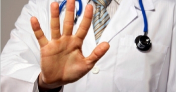 Bạo lực tại các cơ sở y tế: Vấn nạn không chỉ của Việt Nam