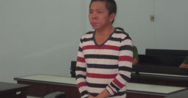 Trộm đồ của du khách tắm biển