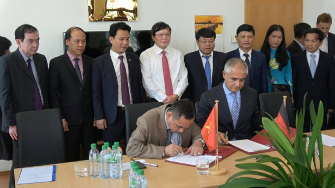 C&ocirc;ng ty TNHH Thanh Th&agrave;nh Đạt k&yacute; bi&ecirc;n bản ghi nhớ về lĩnh vực cung cấp thiết bị v&agrave; dịch vụ kỹ thuật cho nh&agrave; m&aacute;y gỗ v&aacute;n dăm với Tập đo&agrave;n Imal Pal Group (Italia).