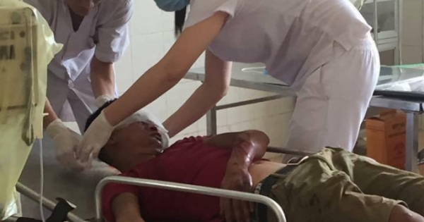 Hòa Bình: Lốp ôtô phát nổ, một người đàn ông tử vong