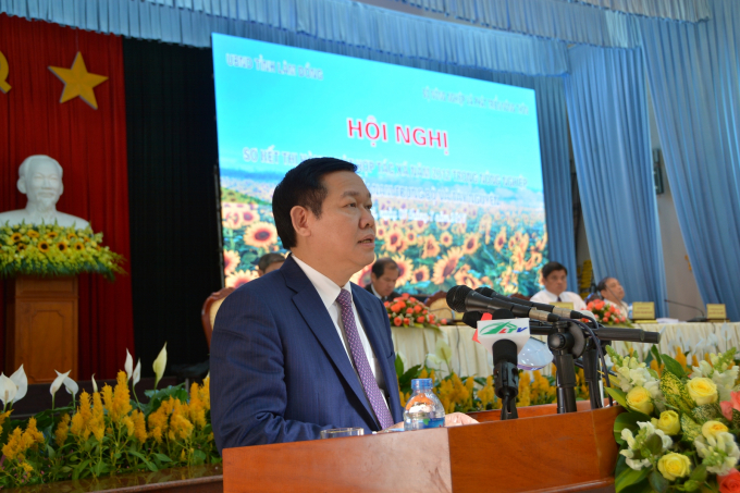 Ph&oacute; Thủ tướng Vương Đ&igrave;nh Huệ ph&aacute;t biểu tại buổi hội nghị.