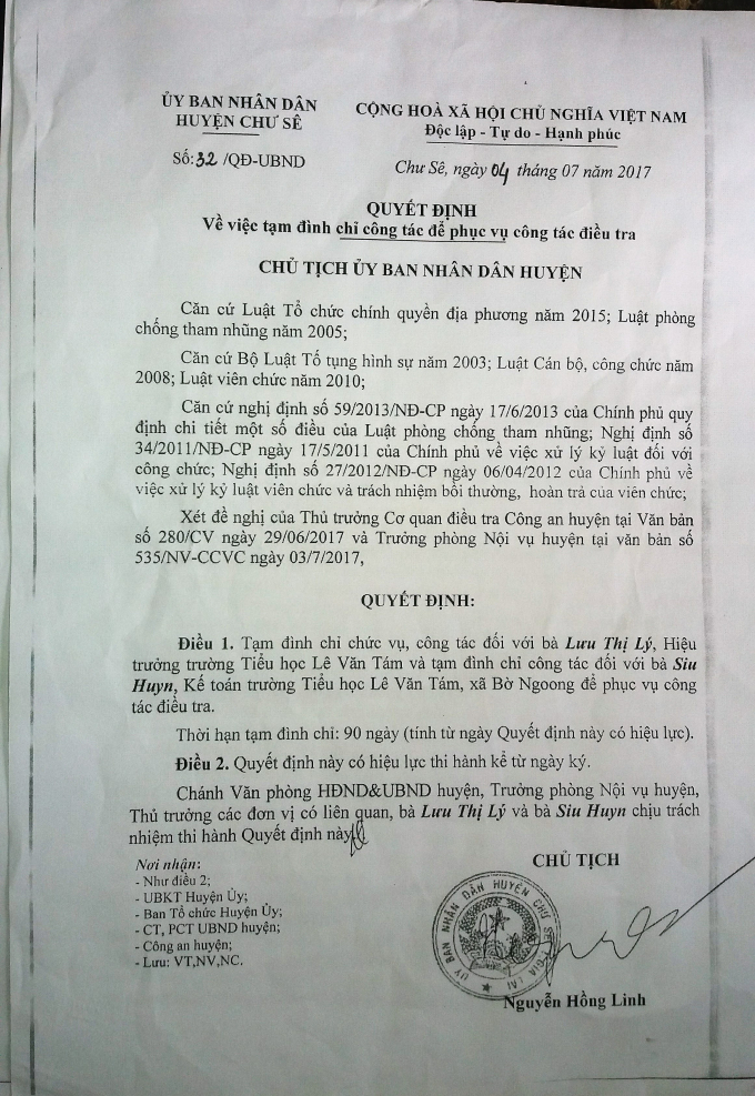 Quyết định tạm đ&igrave;nh chỉ c&ocirc;ng t&aacute;c đối với Hiệu trưởng v&agrave; kế to&aacute;n trường tiểu học L&ecirc; Văn T&aacute;m, huyện Chư S&ecirc;.