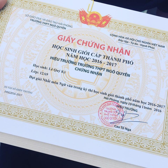 Giấy chứng nhận giải Nhất học sinh giỏi cấp th&agrave;nh phố m&ocirc;n Ngữ văn.