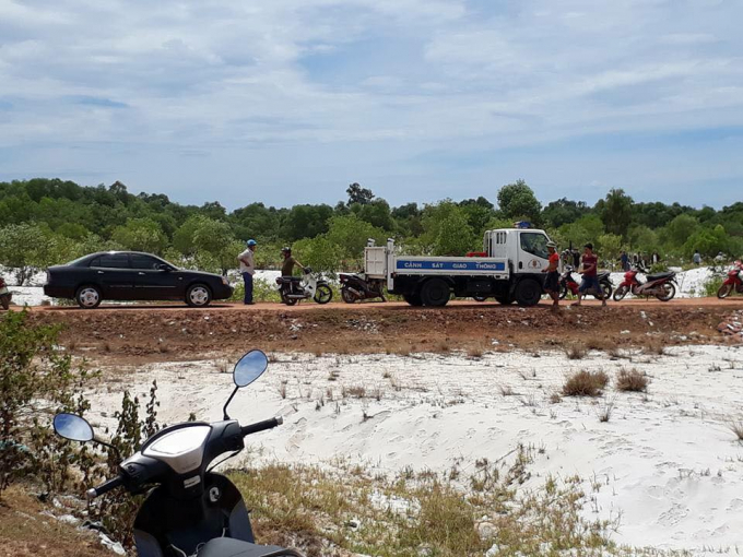 Hiện trường ph&aacute;t hiện thi thể ch&aacute;u Nghĩa. Ảnh: Ph&uacute; Th&eacute;p