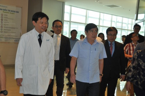 L&atilde;nh đạo TP HCM tham quan, trao đổi với đại diện khu Y tế Kỹ thuật cao Hoa L&acirc;m - Shangri-La