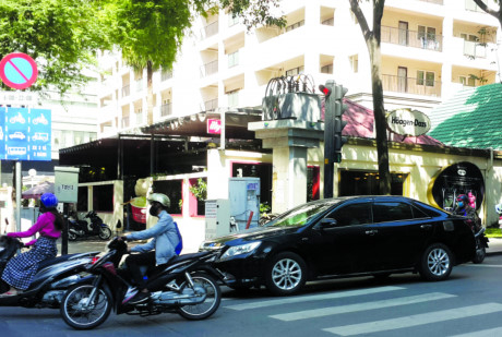 N&ecirc;n mua hay thu&ecirc; &ocirc; t&ocirc; để chạy taxi Grab, Uber?