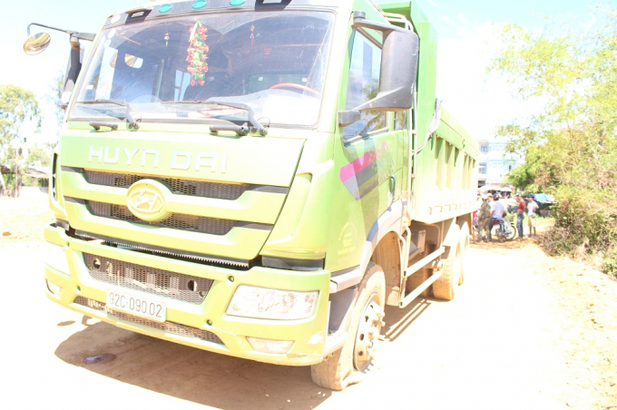 Chiếc xe tải g&acirc;y ra vụ tai nạn với người đi xe đạp.