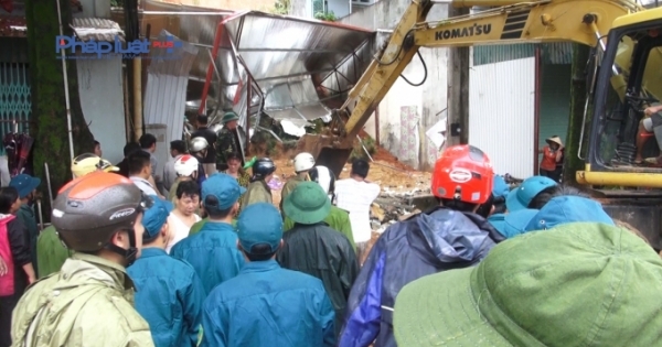 Hà Giang: Sạt lở đất vùi lấp quán Internet, 2 người chết và nghi nhiều người đang mắc kẹt dưới lòng đất