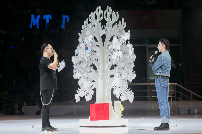 C&acirc;y nguyện ước của người h&acirc;m mộ d&agrave;nh cho Sơn T&ugrave;ng