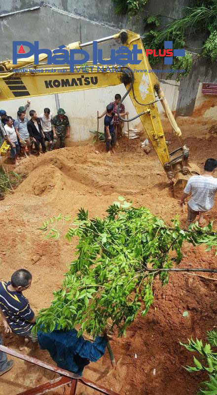 H&agrave; Giang: Cận cảnh hiện trường vụ sạt lở v&ugrave;i lấp qu&aacute;n internet nghi nhiều người mắc kẹt dưới l&ograve;ng đất