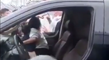 Tiếp tục xuất hiện hình ảnh người nước ngoài bị đánh sau va chạm giao thông