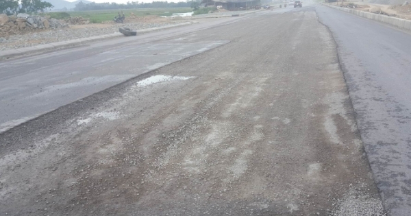 Nghệ An: Đường ngàn tỷ sau thông xe kỹ thuật là… hư hỏng