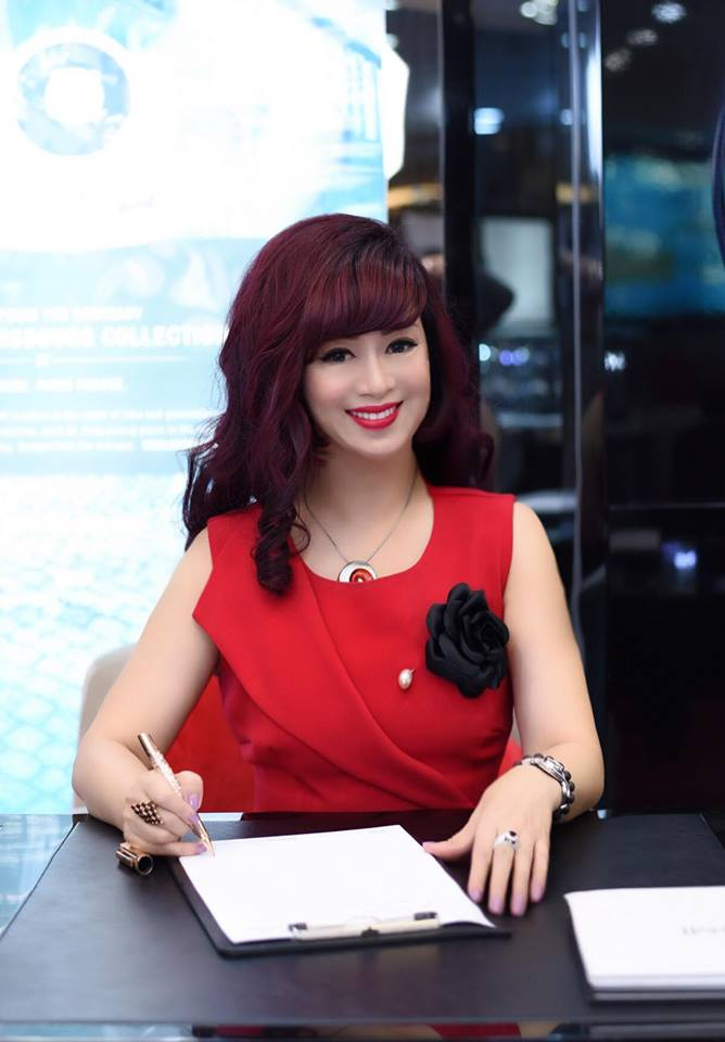 Bà Nguy&ecirc;̃n Thanh Thủy - Chủ tịch ki&ecirc;m Tổng gi&aacute;m đốc C&ocirc;ng ty Golden Sun