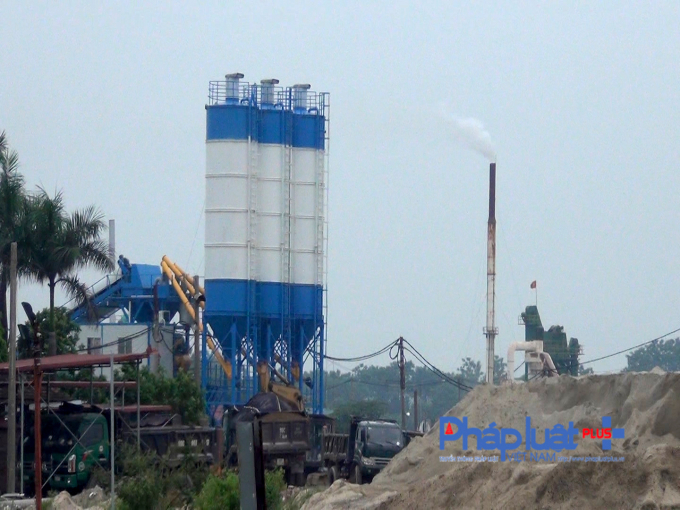 Mặc d&ugrave; chưa c&oacute; giấy ph&eacute;p nhưng c&aacute;c trạm b&ecirc; t&ocirc;ng tươi, b&ecirc; t&ocirc;ng &aacute;t phan vẫn