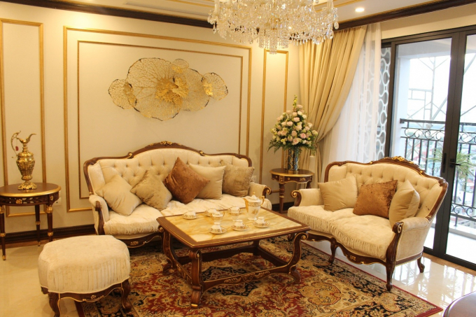 Kh&ocirc;ng gian ph&ograve;ng kh&aacute;ch lộng lẫy