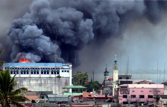 C&aacute;c trận chiến ở TP Marawi vẫn diễn ra quyết liệt.