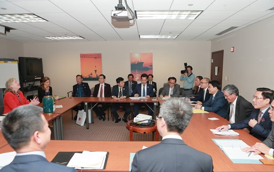 Quang cảnh buổi l&agrave;m việc.