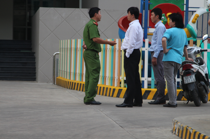 C&ocirc;ng an lấy lời khai c&aacute;c nh&acirc;n chứng.